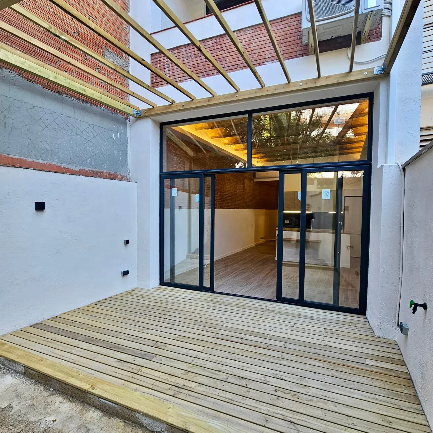 Cerramiento de terraza con aluminio y cristal