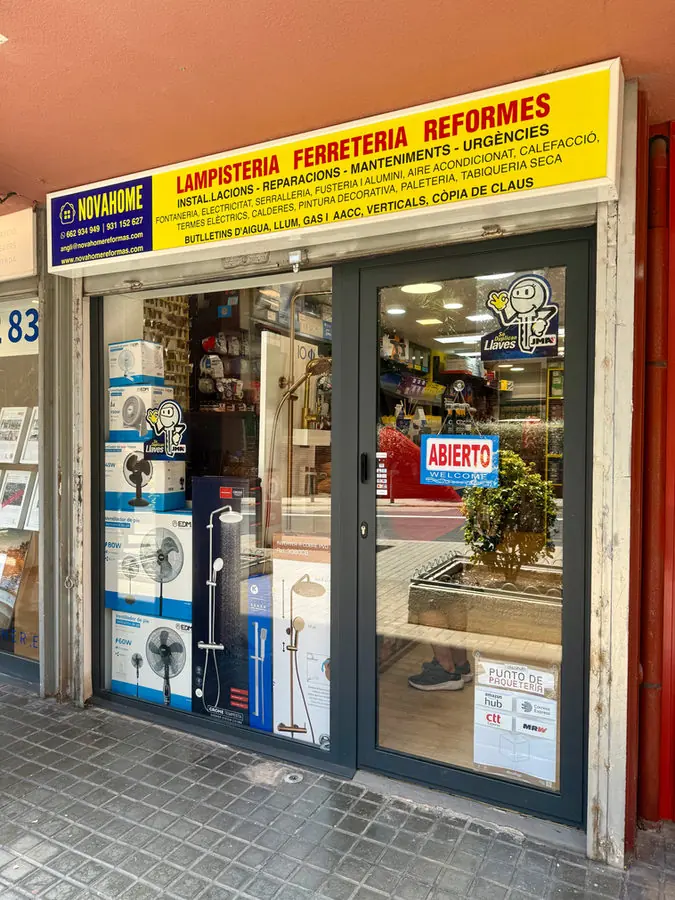 Fachada de la tienda Nova Home en la calle d'Anglí