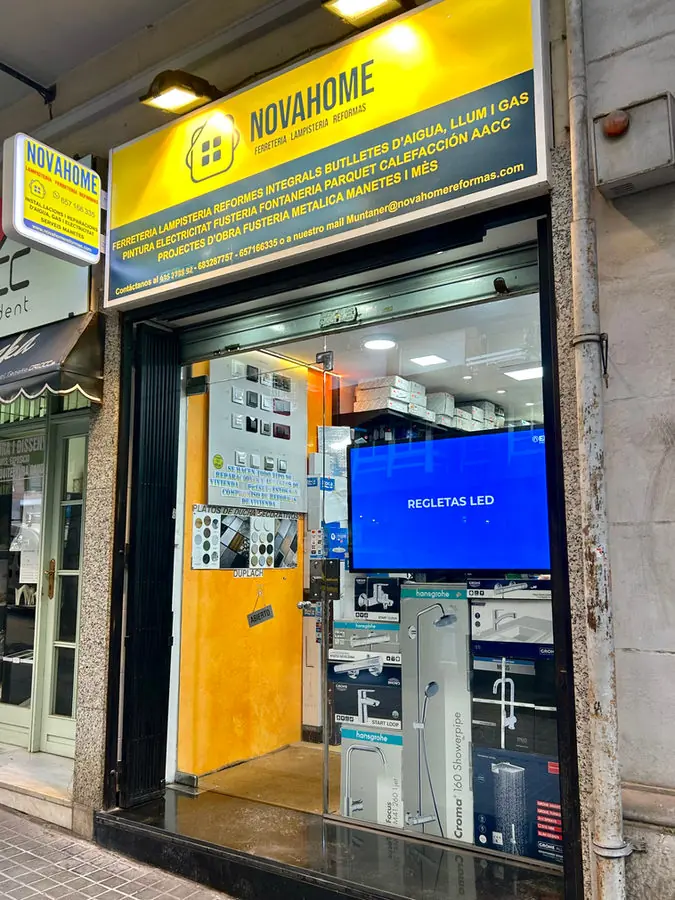 Fachada de la tienda Nova Home en la calle de Muntaner